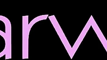 Miss trans asiática se masturba con tetas grandes