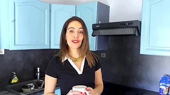 Milf criminal y poli en lencería de tetas grandes peleando