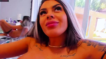 Heiße Amateurin mit großen Titten fickt hart