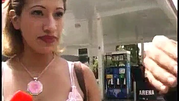 MILF hispânica gostosa chupando e cavalgando no missionário