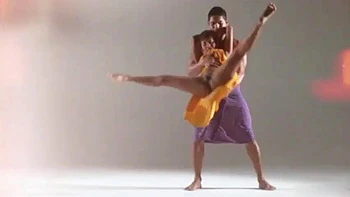 Blonde sexy amateur fait une branlette