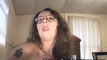 Zorra amateur chupa la polla duro