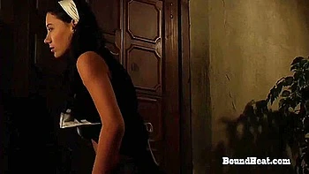 Blonde Herrin dominiert und leckt Lesbenfotze