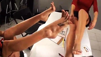 Fetiche de pies lésbico maduro con Noname