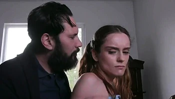 Милая подросток скачет на члене отчима и сосет