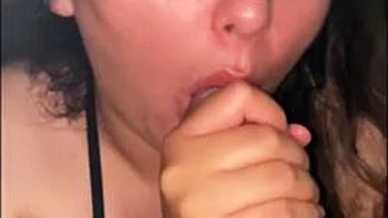 Amadora chupando o pau