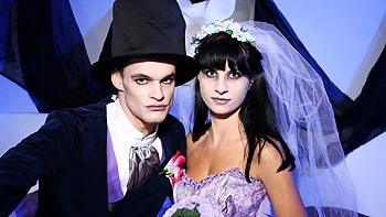 Ванесса Суйзи трахается с крупным членом в разные позы