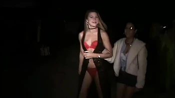 Gostosa adolescente fodida de quatro em festa universitária POV