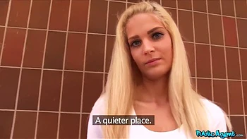 Adolescente rubia amateur recibe polla grande y creampie POV