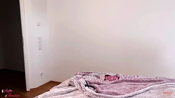 Demi-frère me baise fort le gros cul et me chie accidentellement dedans