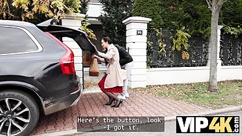 Charlie Dean mûre se fait baiser fort avec grosse queue blanche