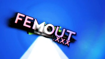 Süßes Transgirl wichst solo im Rock