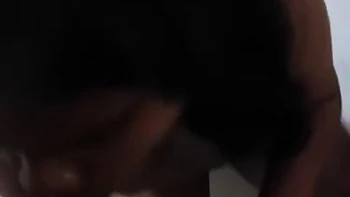 Brunette desi dando um boquete hardcore