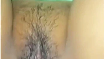 18+ Süße indische Bhabhi wichst sich zur Sahne-Orgasmen