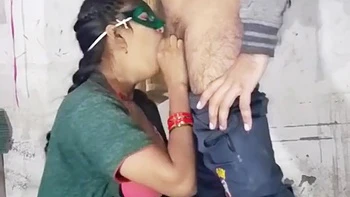 Hermanastra me chupó y luego cogió mi coño duro