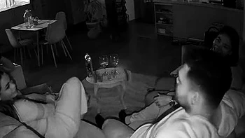 Voyeur graba el culo de MILF morena