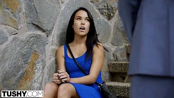 Megan Rain recibe polla anal del vecino - gran culo con polla enorme