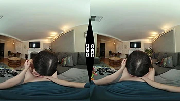 Брюнетка-подросток трахнулась в VR на полную