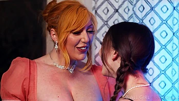 Сладкий лесбийский массаж перерос в мастурбацию