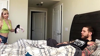 Madrasta me pega me masturbando, depois fodemos - Steve & Jessica