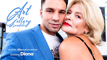 Milf Diana baise un jeune étalon dans une galerie d’art