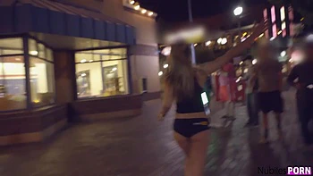 Pornstars loira e morena disputam Rally Race 6