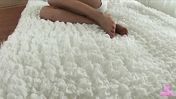 Ninfeta loira desejável cavalga e fode forte