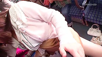 Asiatisches Teen 18+ mit großen Titten Outdoor Creampie