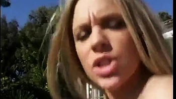 Bite en plein air avec Judy Star, finie au facial