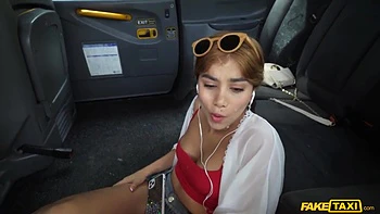 Peruanisches rothaariges Teen beim harten POV-Fick