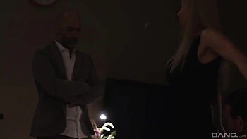 Ados en threesomes avec cul et anal en fac