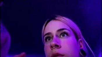 Amateur Schlampen saugen Schwanz und ficken Doggy