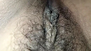Моя индийская жена с волосатой киской впервые была жестко выебана