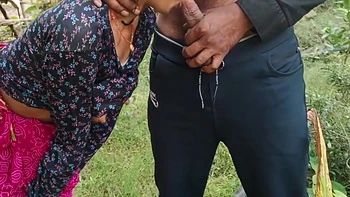 Foda selvagem ao ar livre na selva com garota Desi