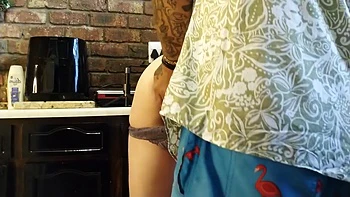 Irmã de criação faz primeira broxada na mão POV