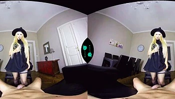 Titten-Cowgirl lutscht Schwanz im POV