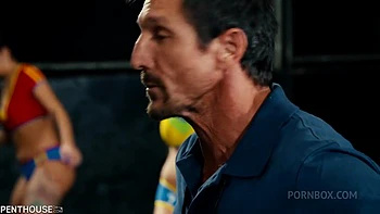 Piranhas loiras europeias fodendo no futebol episódio 4