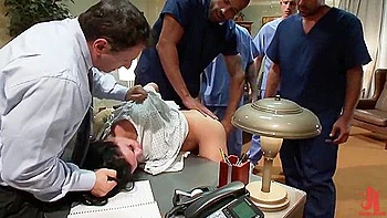 Milf Veronicas mit Anal-DP und hartem BDSM-Gruppensex