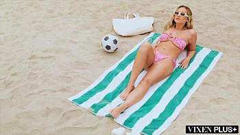 Blonde Milf Blake Blossom fickt tief und reitet