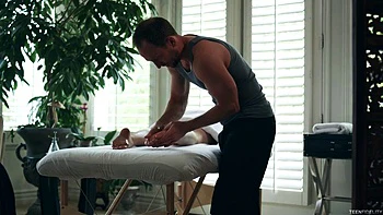 Morena fazendo massagem, boquete hardcore, de quatro e missionário