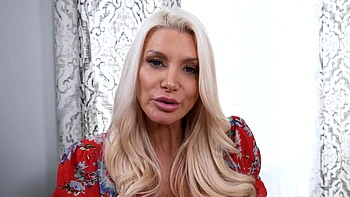 Milf gostosa Brittany Andrews fodida forte por Johnny Love