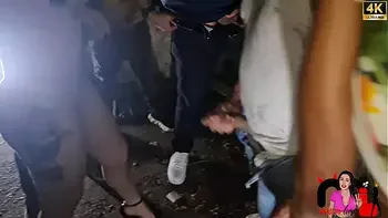 Fui apenas estacionar o carro mas acabei hidratando meu rosto com o esperma dos rapazes.