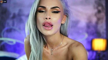 Sophie’s Huge Tits Amateur Solo Cam