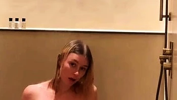 Hot Amateur Teen Solo Masturbates with Butt Plug