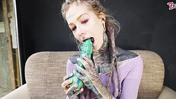 Tattooed Anuskatzz and Nikolaz Zpageti anal gape fun