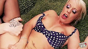 Her Seriously Big Ass Got Creampied By A Guy In A Park On A Bench