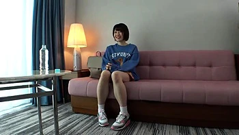 爽やかトークから一転して美脚ボーイッシュ美女の敏感な体がキュートに反応