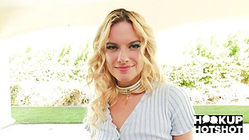 Amatory Nade Nasty and Lindsey Lakes at big cock action